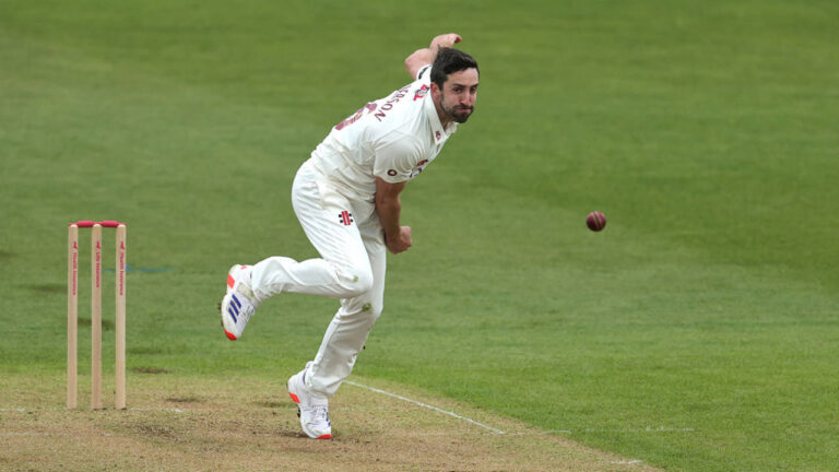 Ben Sanderson Shines as Northamptonshire Dominate Gloucestershire in County Championship 3 379483.6