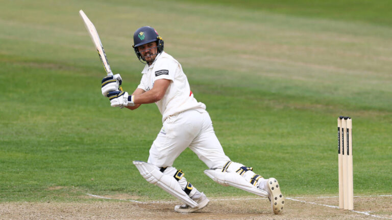 Ben Kellaway Century Leads Glamorgan Fightback vs Warwickshire 4 416439.6