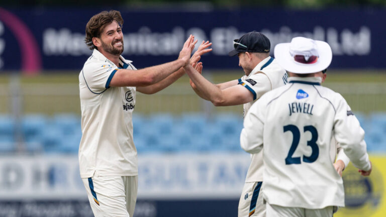 Ben Aitchison Stars at Lord's as Derbyshire and Middlesex Trade Blows 2 416833.6