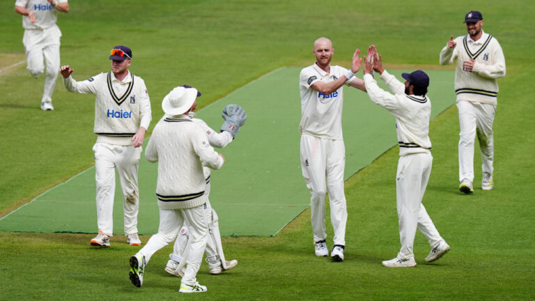 Warwickshire Clinch Dominant 377-Run Victory Over Yorkshire