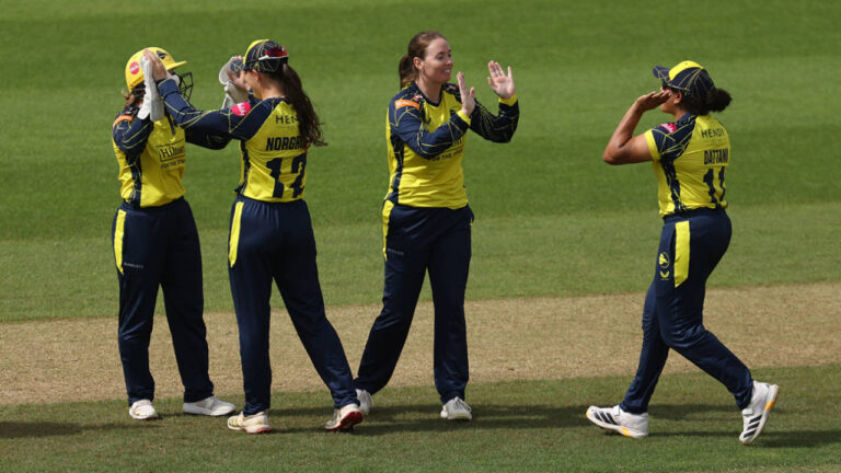 Harman helps Hampshire rescue tie after Wellington ties down Surrey – Hampshire and Surrey Play Out Thrilling Tie in Vitality Blast