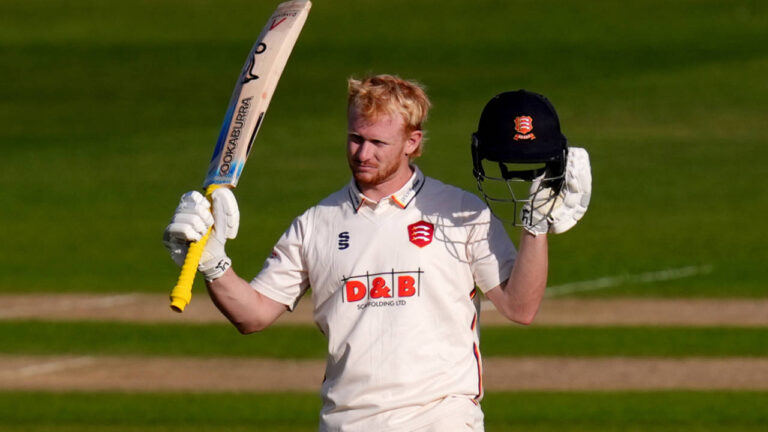 Jordan Cox celebrates Test call-up with unbeaten 184 against Leicestershire 3 398814.6