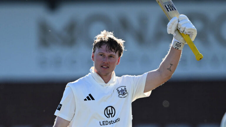 Gloucestershire warm to task thanks to Hammond hundred in County match