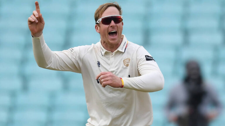Harmer, Bennett turn the screw as Leicestershire struggle against Essex 3 416279.6