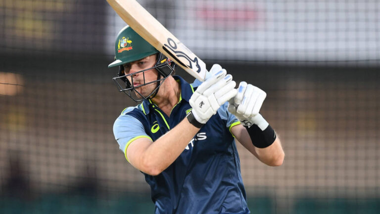 Australia bowl first in series opener, hand Liam Scott debut 4 418056.6